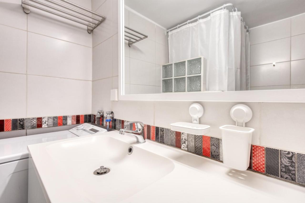 Modern 2-Bedroom Apt, 200M From The Acropolis Athen Eksteriør billede