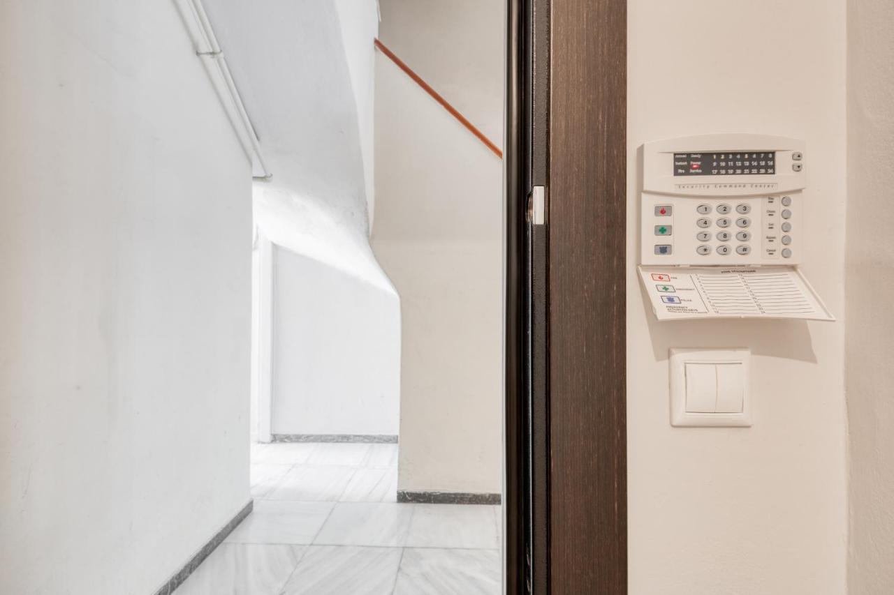 Modern 2-Bedroom Apt, 200M From The Acropolis Athen Eksteriør billede