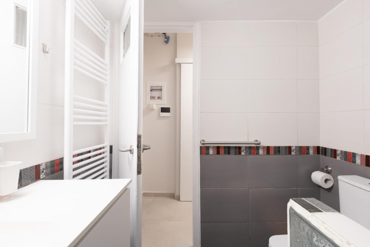 Modern 2-Bedroom Apt, 200M From The Acropolis Athen Eksteriør billede