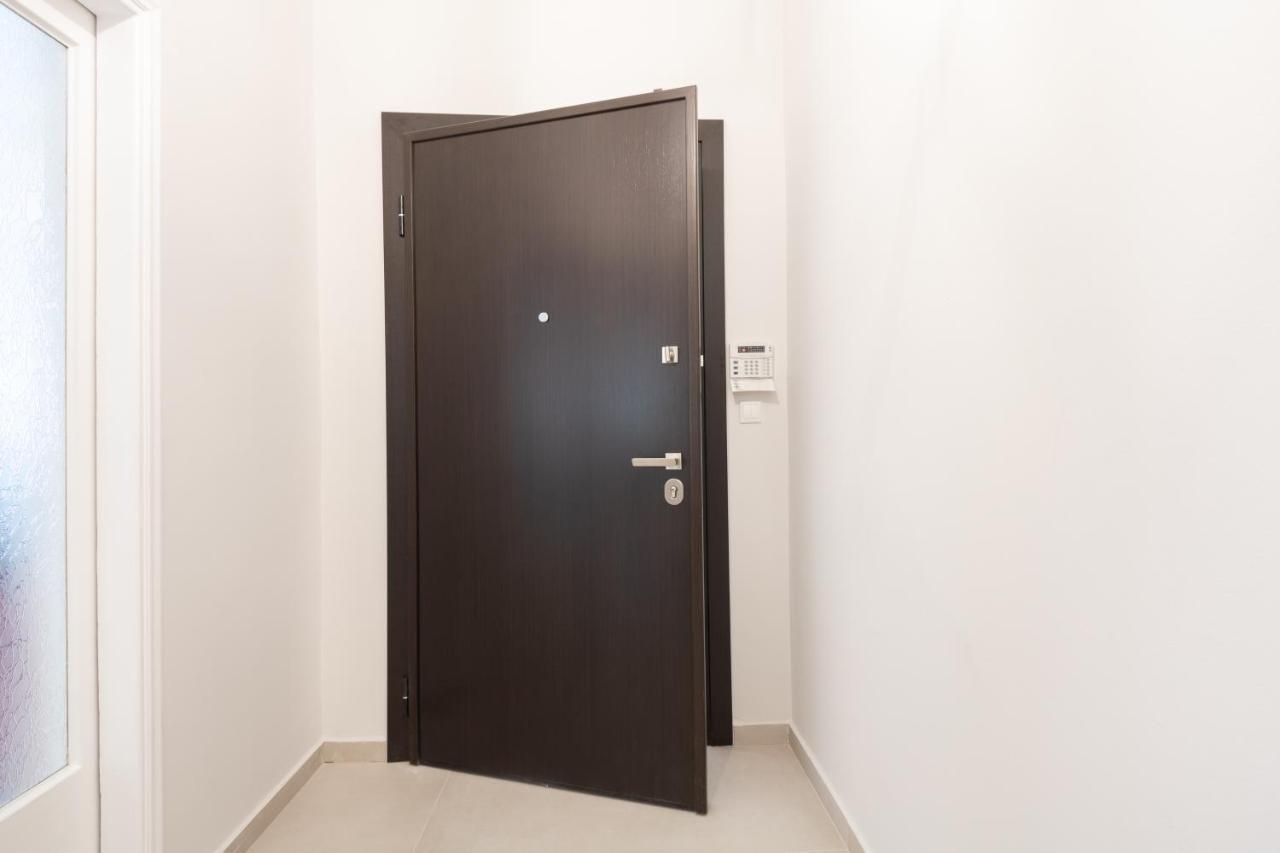 Modern 2-Bedroom Apt, 200M From The Acropolis Athen Eksteriør billede