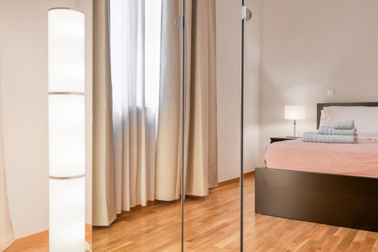 Modern 2-Bedroom Apt, 200M From The Acropolis Athen Eksteriør billede
